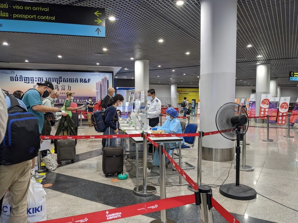 カンボジアコロナ禍の空港検査